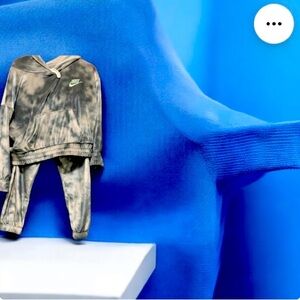 Nike Kids Velour Gray and White Tie-Dye Sweatpants Set